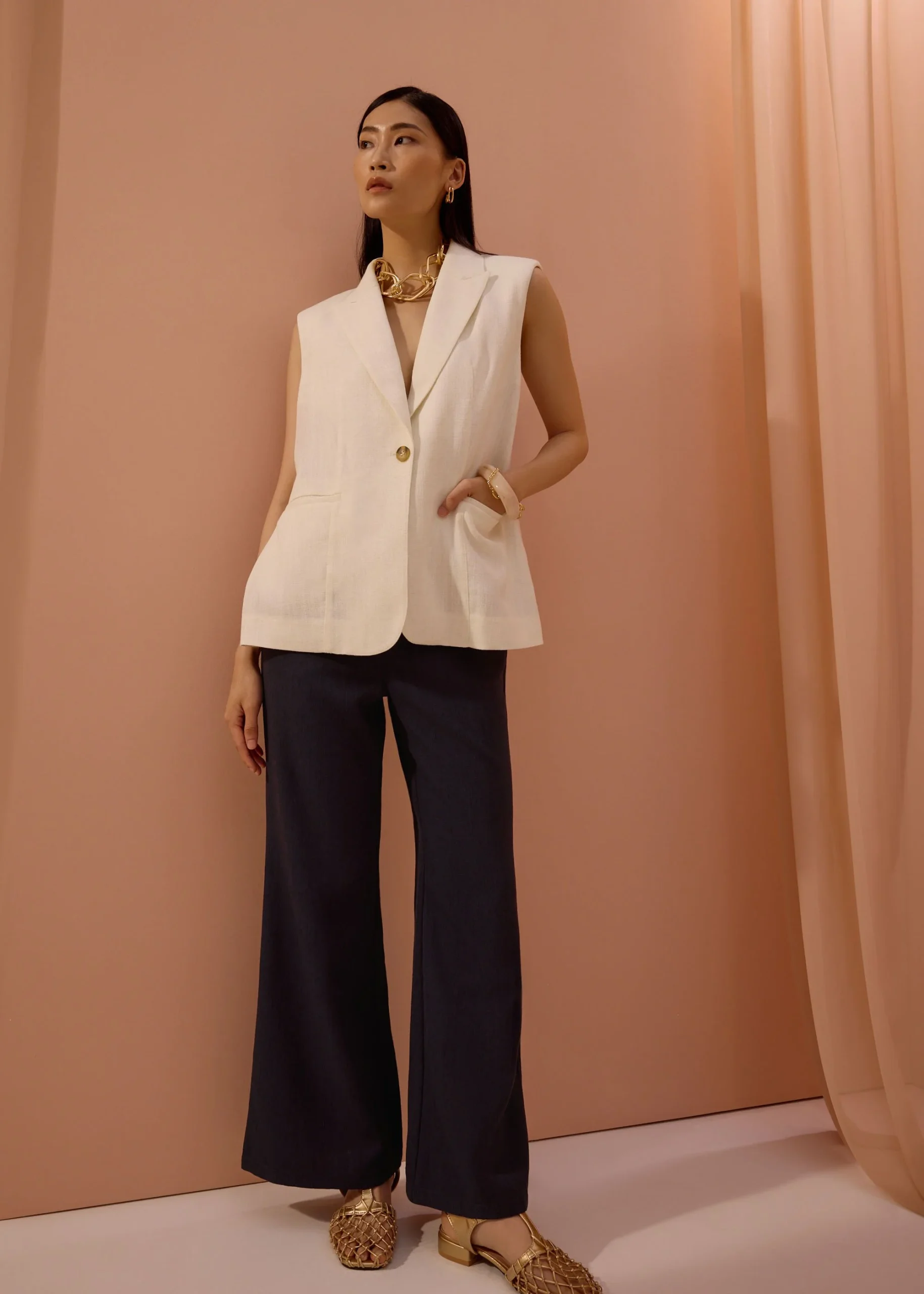 Relaxed Textured Shoulder Padded Vest - Image 3