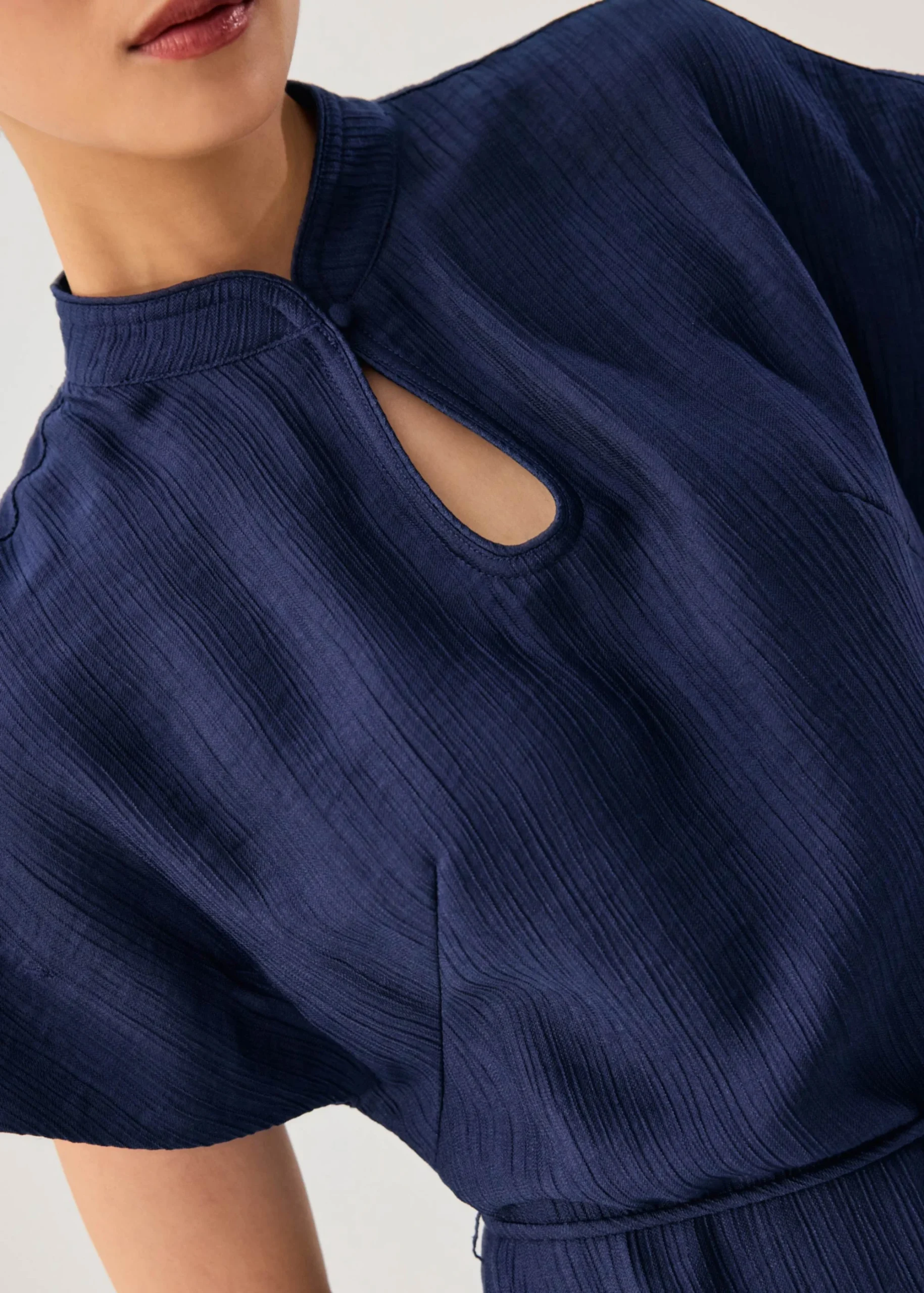 Tie Crinkled Mandarin Collar Column Midi Dress - Image 2